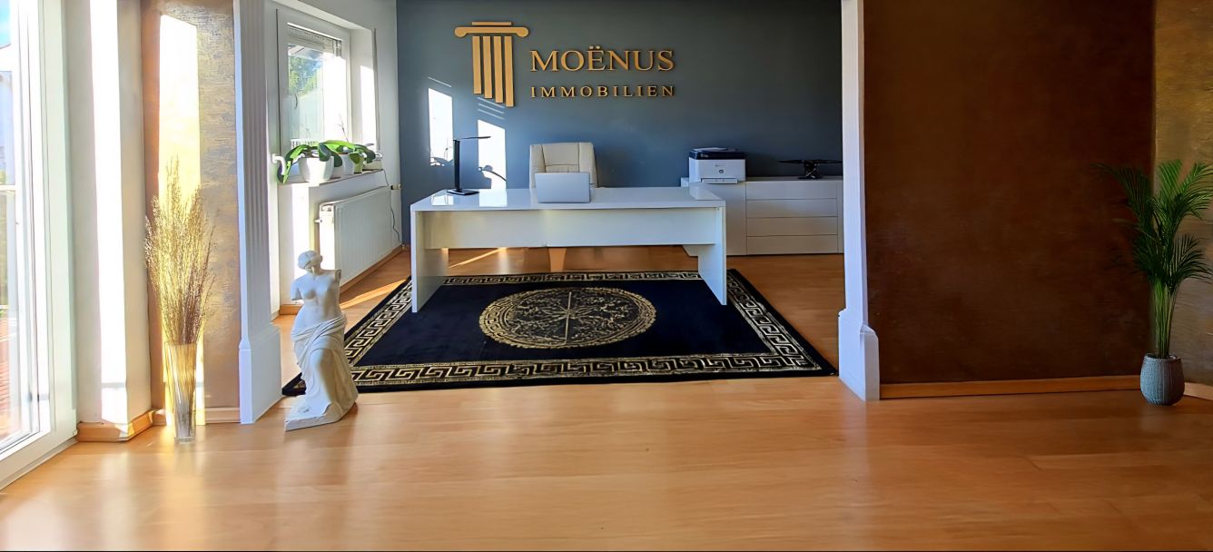 Arbeitsplatz MOËNUS Immobilien Weiterstadt Moderner Arbeitsplatz im Büro von MOËNUS Immobilien in Weiterstadt – hier entstehen Marktanalysen und Immobilienbewertungen